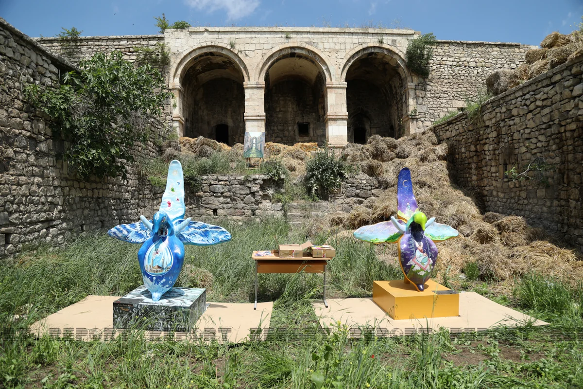 Azad edilmiş ərazilər əcnəbi rəssamların gözü ilə - VİDEO