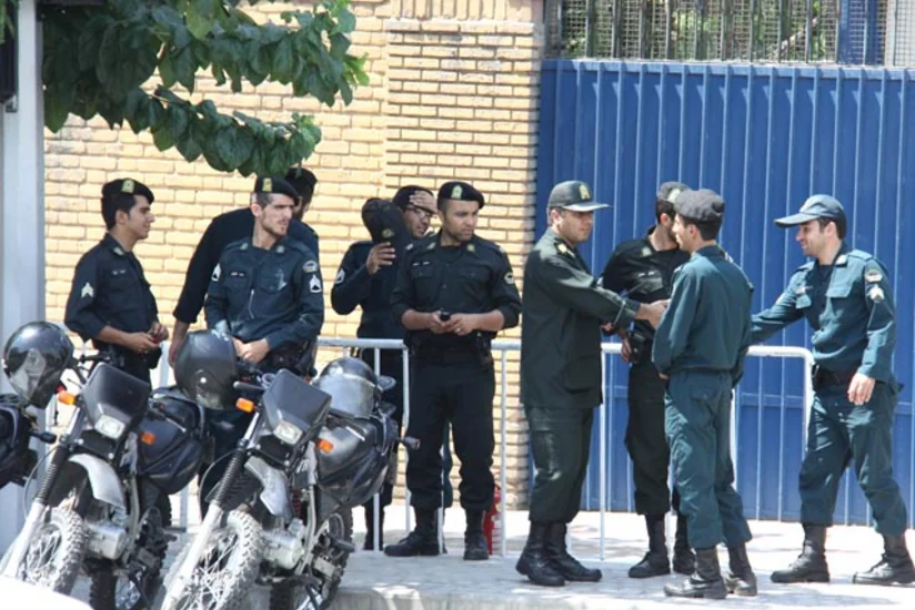 ​ABŞ və Britaniya bayrağı olan mallar Tehran mağazalarından yığışdırılır