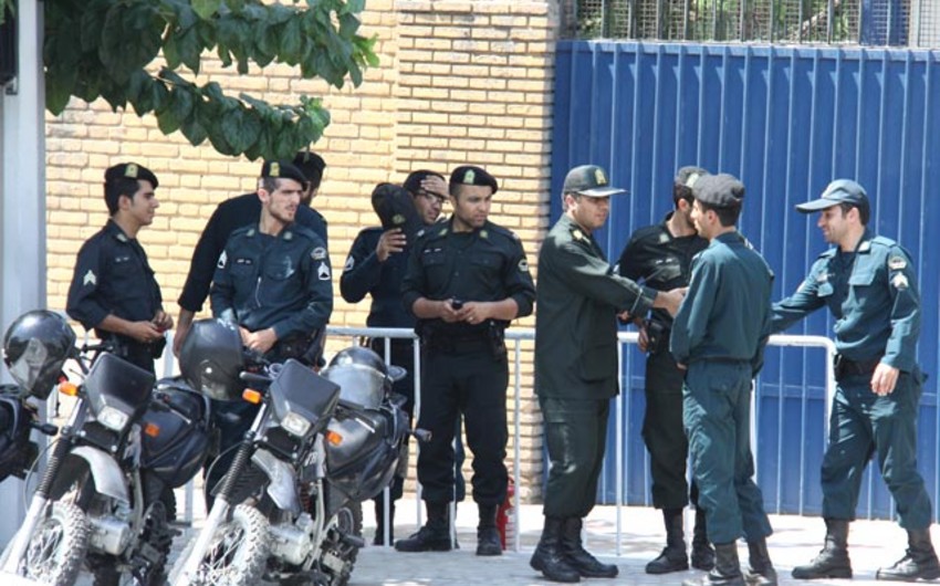 ​ABŞ və Britaniya bayrağı olan mallar Tehran mağazalarından yığışdırılır