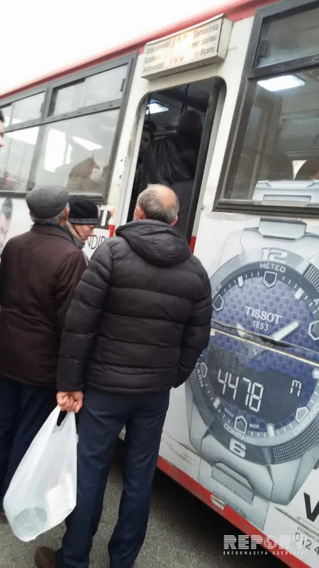Xırdalan sakini: Avtobus oturacaqları o qədər çirklidir ki, gözümü yumub otururam