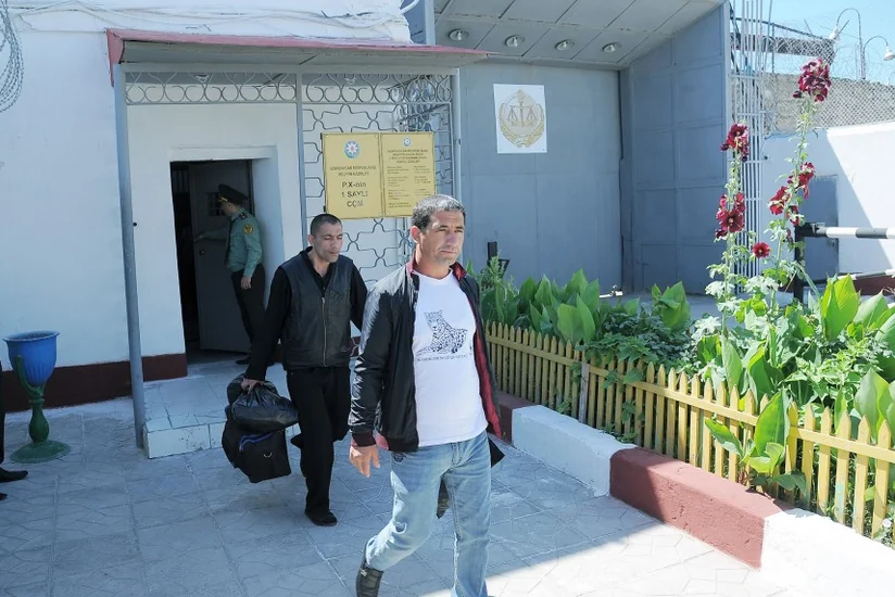 В Азербайджане вышла на свободу группа лиц, попавших под амнистию