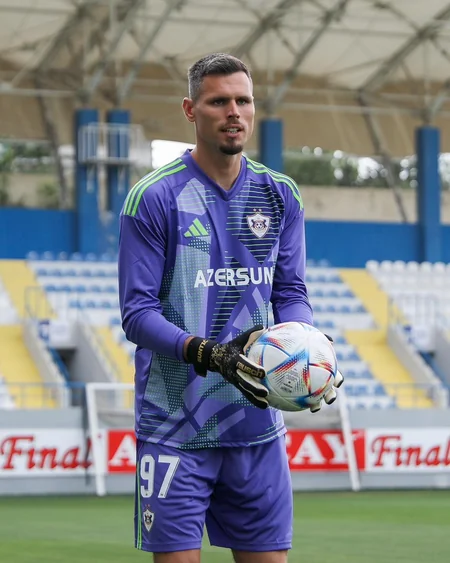 Qarabağın yeni qapıçısı: peşəkar karyerasına altı il əvvəl başlayan Buntiç qol da vurub - ARAŞDIRMA