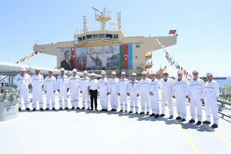 “Aframax” tipli “Xankəndi” tankerində Azərbaycan Bayrağı qaldırılıb