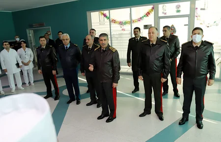 Zakir Həsənov hospitalda müalicə olunan hərbçilərlə görüşüb