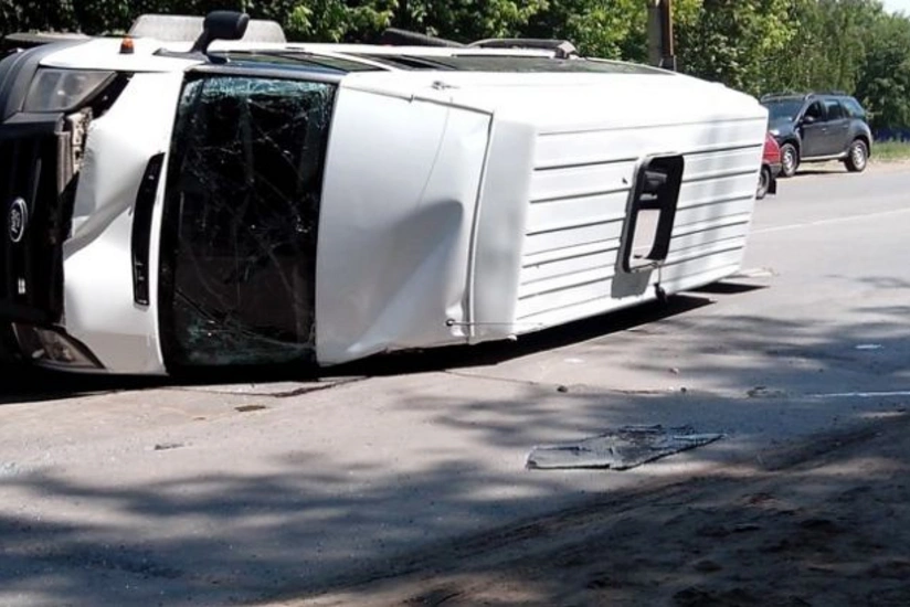 Qazaxda mikroavtobus qəzaya uğrayıb, 7 nəfər xəsarət alıb