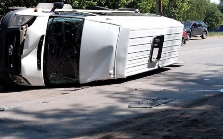 Qazaxda mikroavtobus qəzaya uğrayıb, 7 nəfər xəsarət alıb