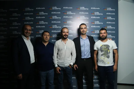 Code Academy 3 illiyini qeyd edib