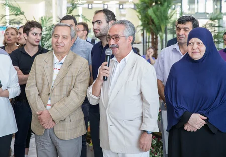 Bakı dəmir yolu vağzalında Xalq yazıçısı Çingiz Abdullayevlə görüş keçirilib - VİDEO
