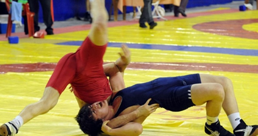 Azərbaycan güləşçiləri U-17 Avropa çempionatının son günündə bir dəst medal qazanıblar