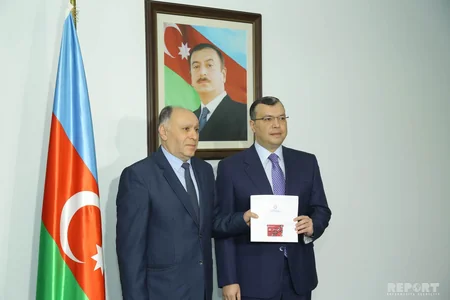 Nazir elektron qaydada pensiya təyin olunmuş ilk vətəndaşla görüşüb