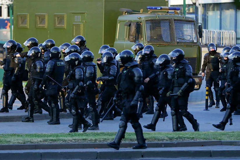 Belarusda aksiyalarda yaralanan asayiş keşikçilərinin sayı açıqlandı