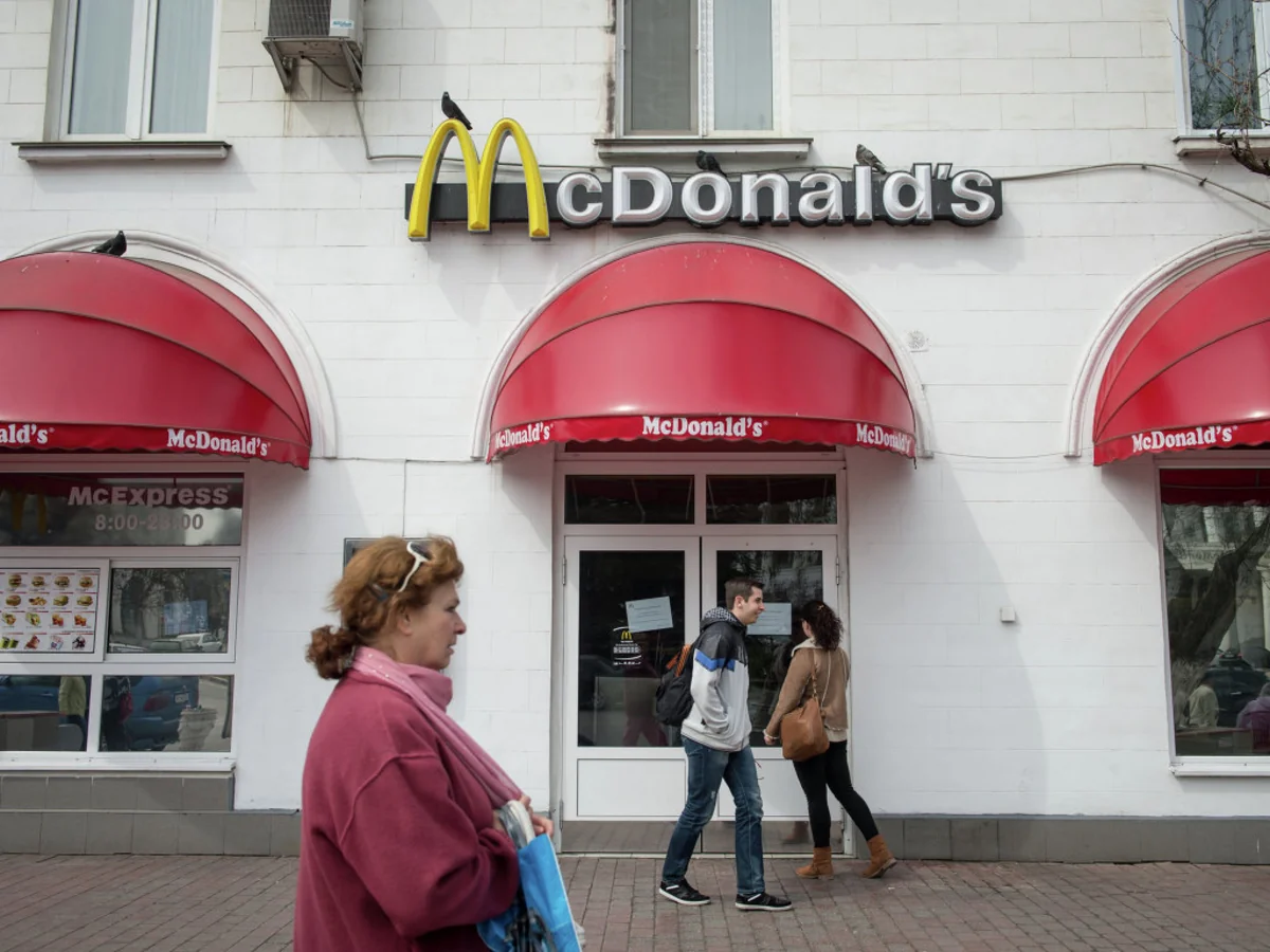 Неизвестные захватили заложников в McDonald's в США