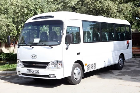 YAP sağlamlıq imkanları məhdud gənclərə yeni avtobus hədiyyə edib