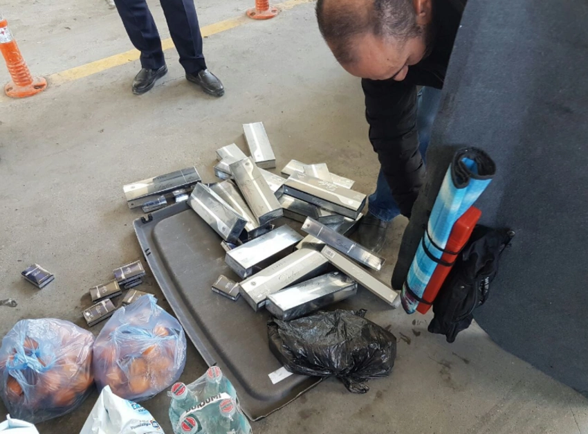 Azərbaycan gömrükçüləri 6300 ədəd siqaret aşkar ediblər