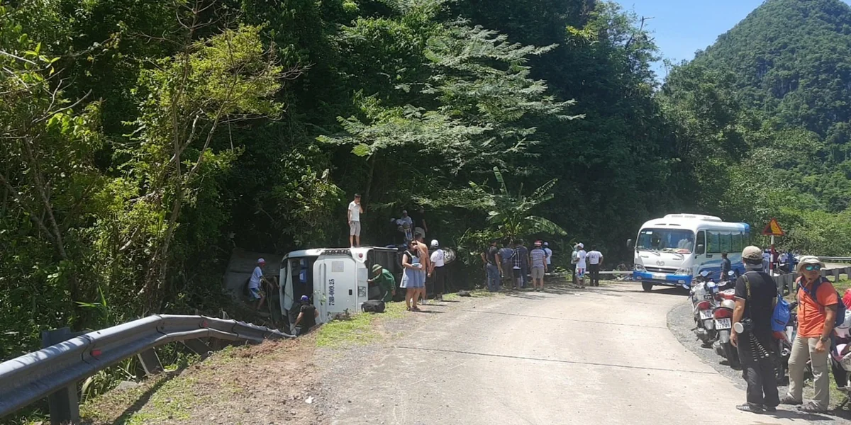 Во Вьетнаме 13 человек погибли в ДТП с автобусом