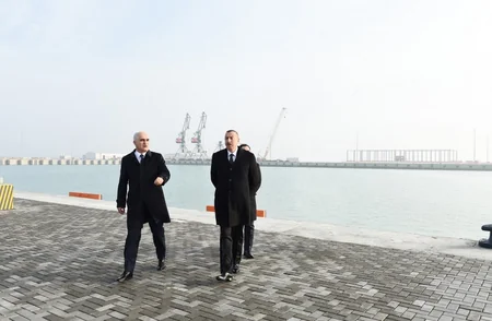 Prezident Bakı Beynəlxalq Dəniz Ticarət Limanı kompleksində RO-RO terminalının açılışında iştirak edib - ƏLAVƏ OLUNUB