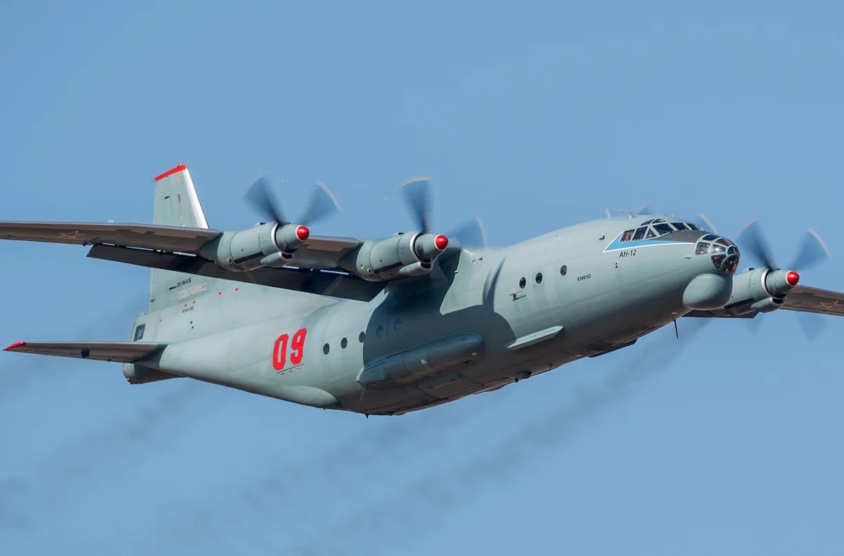 Летевший из Грузии украинский самолет Ан-12 посадили и обыскали в Индии