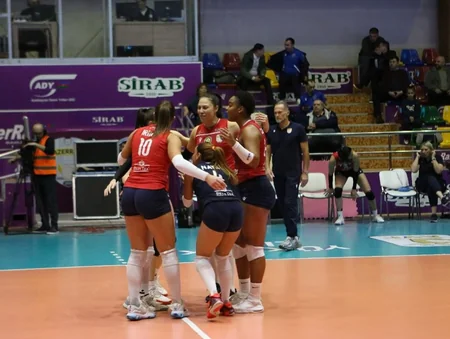 Qadın voleybolçular arasında Yüksək Liqada VII tura yekun vurulub
