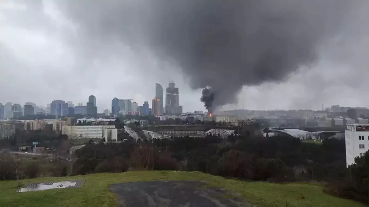 İstanbulda universitetin kampusu yanır