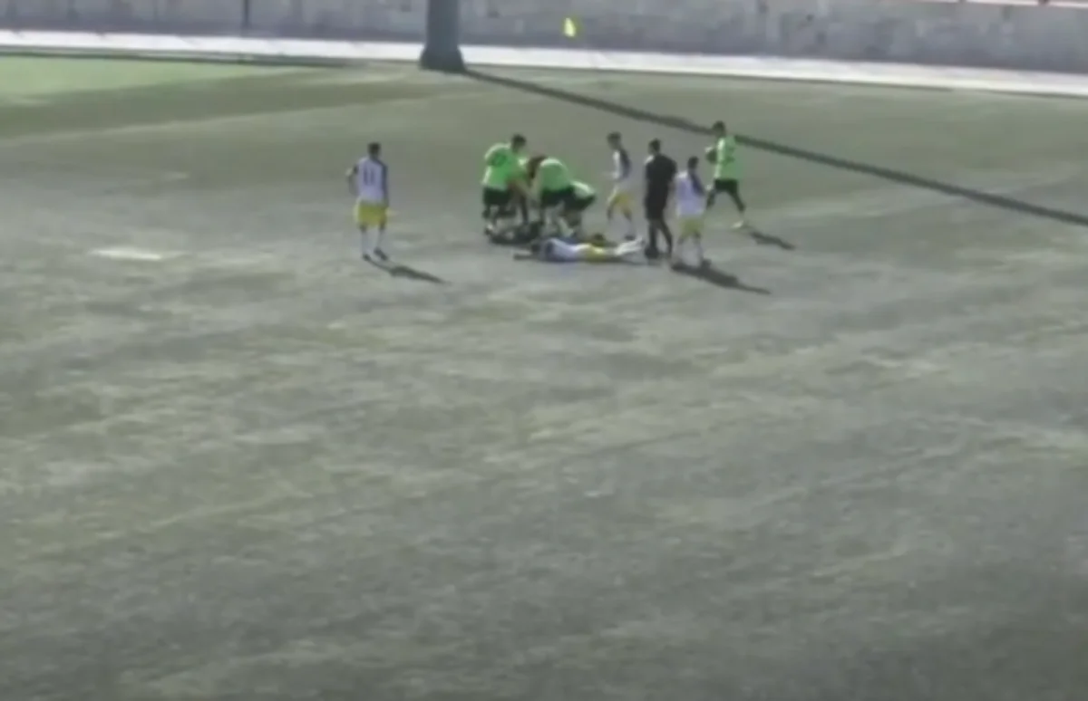 ​​​​​​​İranda gənc futbolçu stadionda huşunu itirərək ölüb