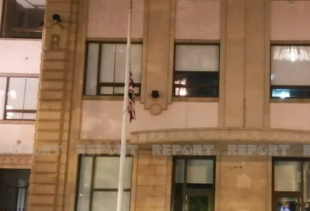 Britaniyanın Azərbaycandakı səfirliyində dövlət bayrağı endirilib