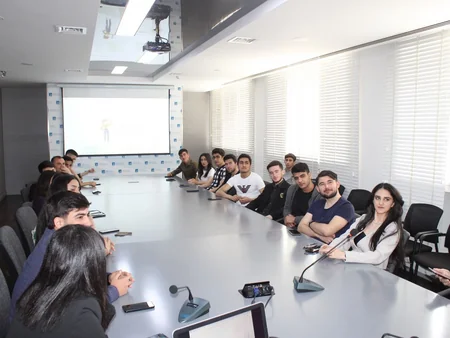 PR mütəxəssisləri tələbələrə kommunikasıyanın əhəmiyyətinə dair təlim keçib