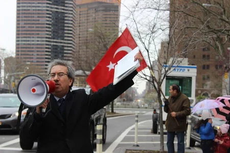 BMT-nin Nyu-Yorkdakı mənzil-qərərgahı qarşısında etiraz mitinqi keçirilib
