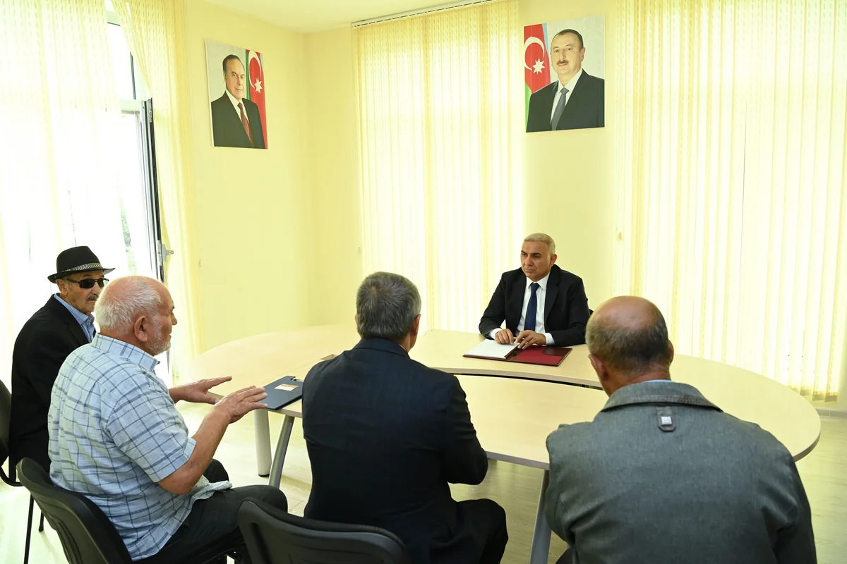 Vüqar Əhmədov Yevlaxda vətəndaşları qəbul edib