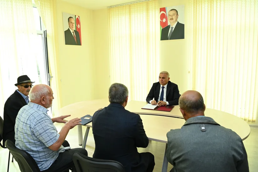 Vüqar Əhmədov Yevlaxda vətəndaşları qəbul edib
