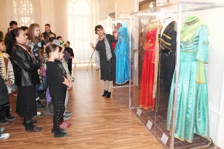 Özbəkistanda Qarabağ geyimlərinin daimi sərgisi açılıb