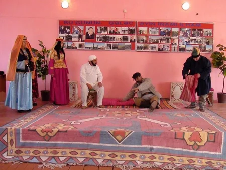 Füzuli Dövlət Dram Teatrı Hacı Qəmbər” komediyasını nümayiş etdirib