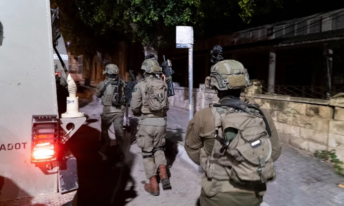 Israeli military arrest suspected terrorists in West Bank
