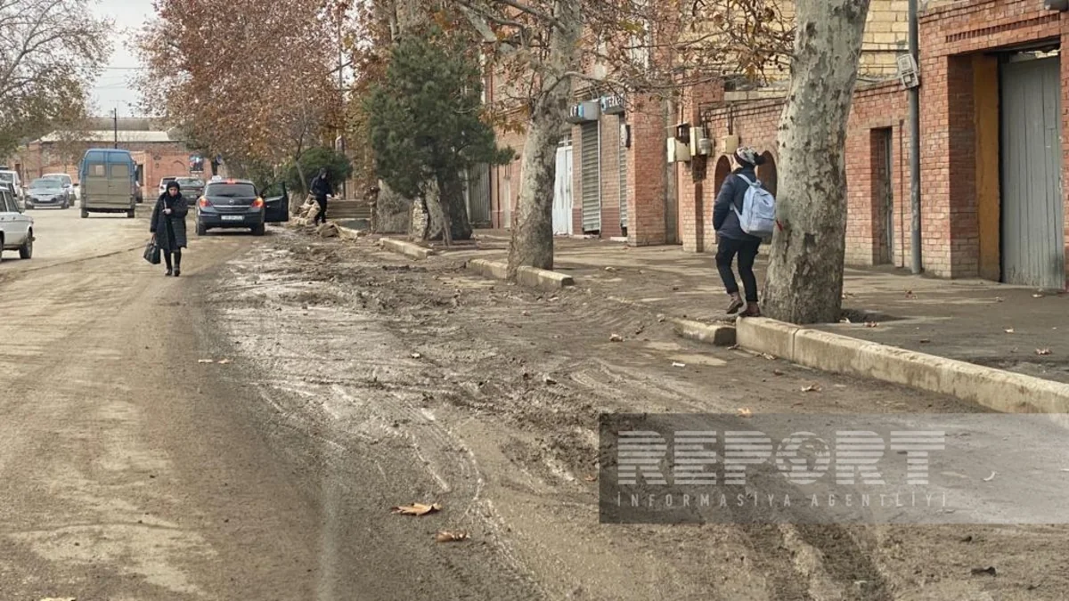 Gəncədə bir neçə qəsəbənin yol və küçələri bərbad vəziyyətə düşüb