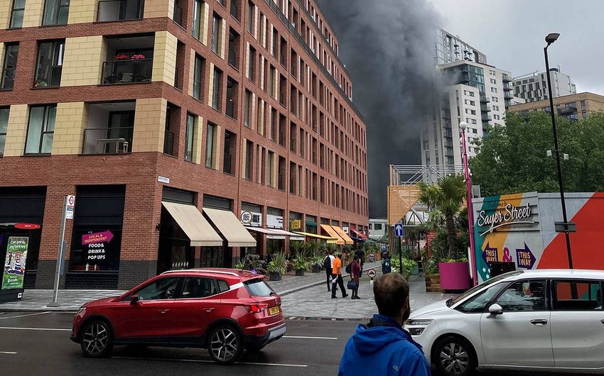 Londonda yanğın zamanı bir neçə nəfər zərər çəkib 