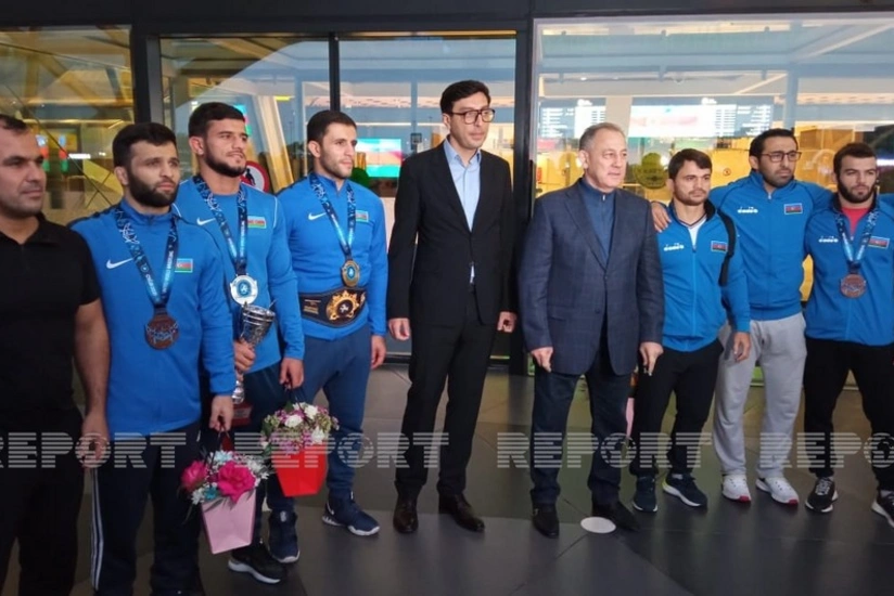 Dünya çempionu Fərid Qayıbovun idmançıları qarşılamasını örnək addım hesab edib