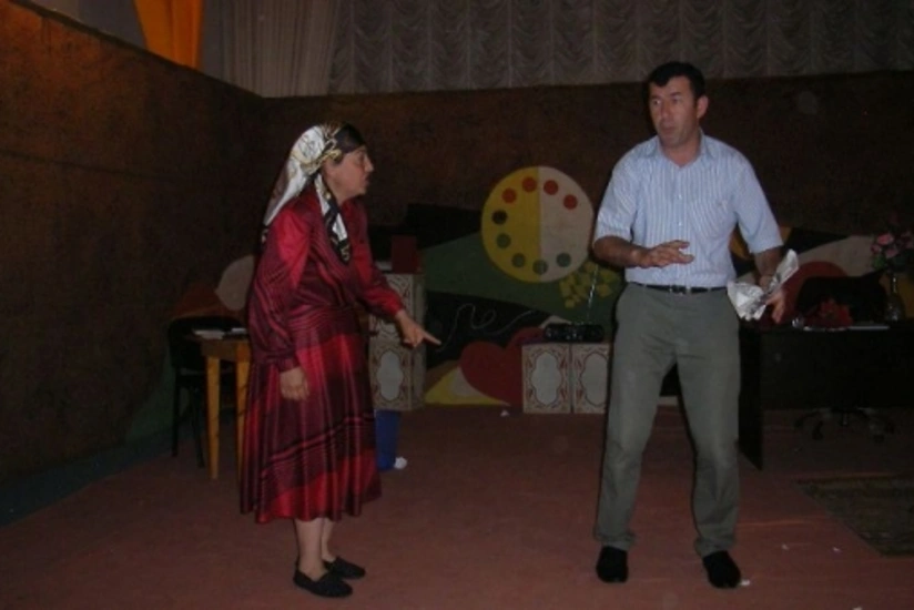 Füzuli Teatrında Həmyerlilər” tamaşası nümayiş etdirilib