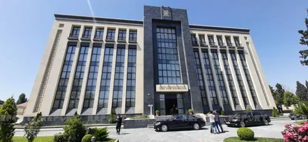 Bəkir Şahin Gəncədə şəhid müstəntiqin büstünü ziyarət edib