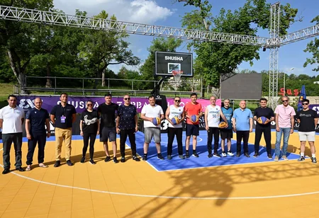 Gənclər və idman naziri Şuşada basketbol oynayıb
