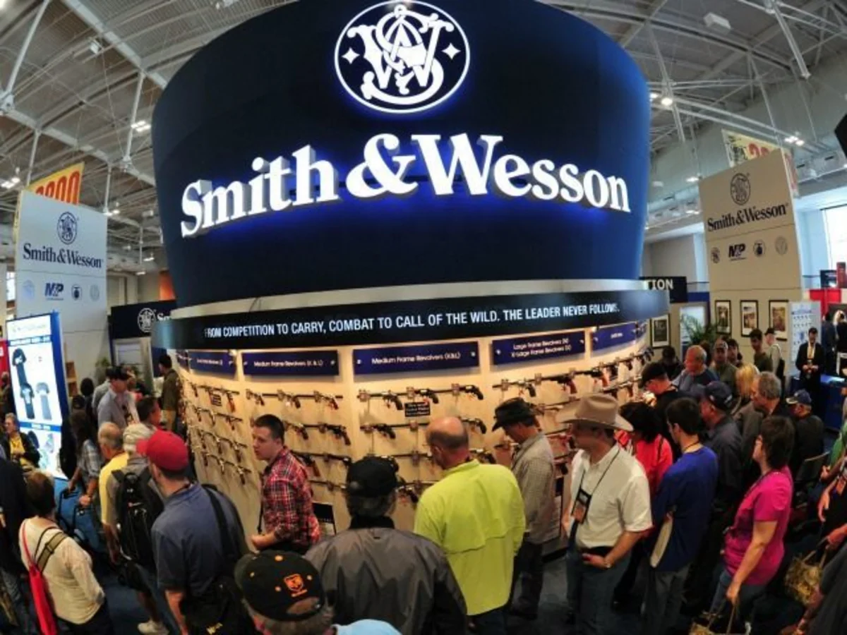 Оружейная компания Smith&Wesson намерена сменить название
