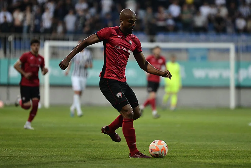 “Qəbələ” daha bir futbolçusu ilə yollarını ayırıb