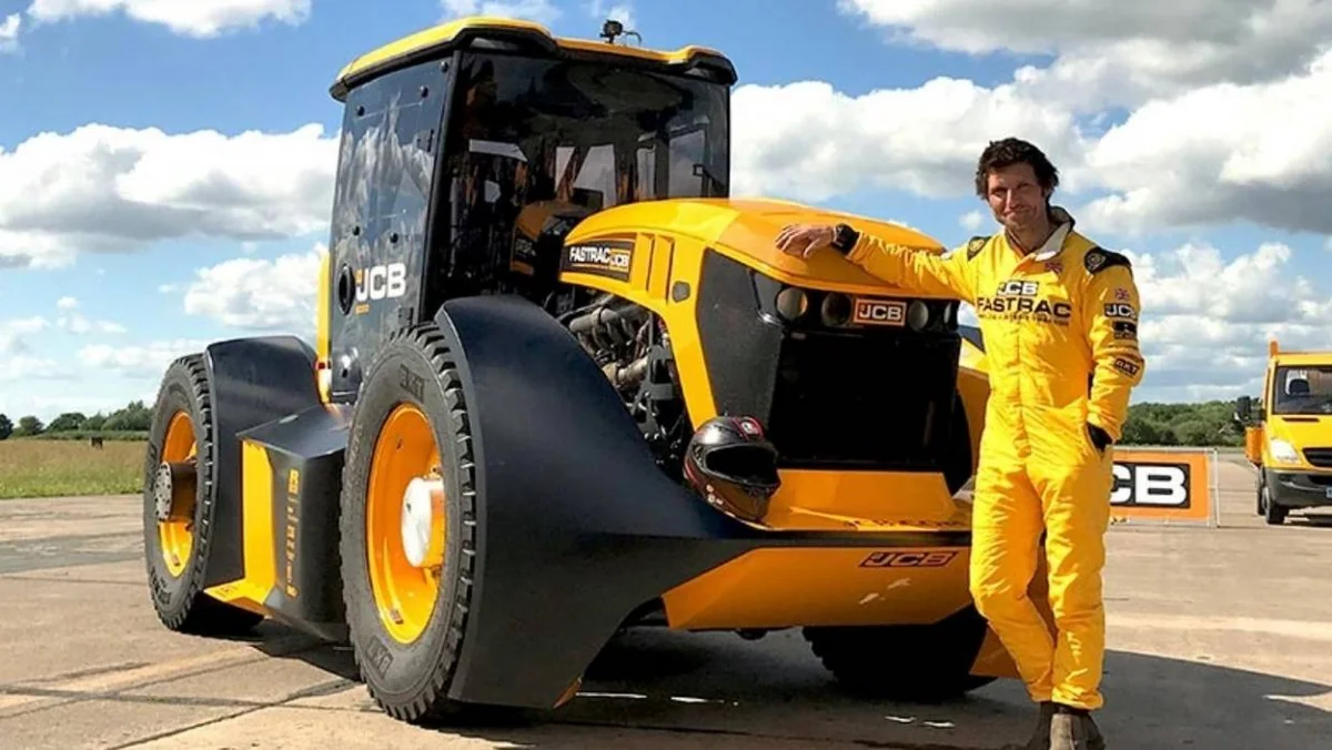 Formula 1 mühəndisləri dünyanın ən sürətli traktorunu hazırlayıblar - VİDEO