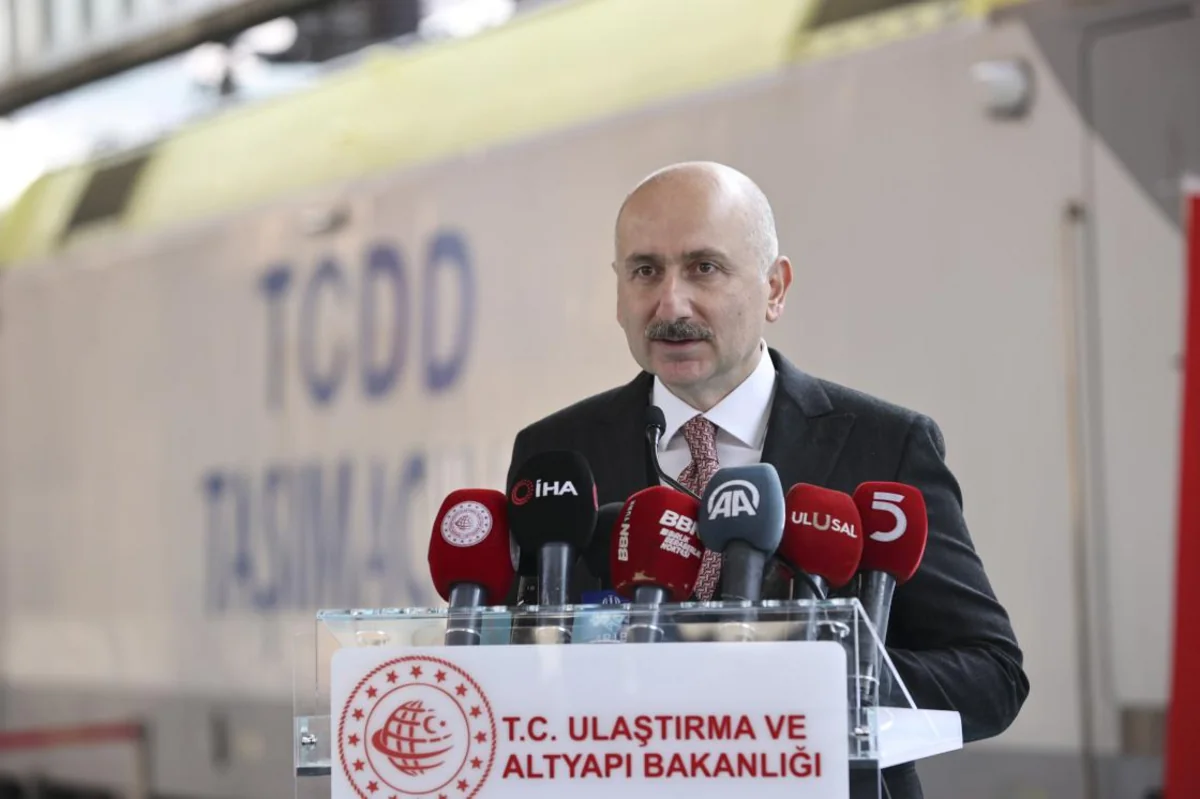 Türkiyəli nazir: “BTQ sayəsində yük daşımalarda Orta Dəhlizdən səmərəli istifadə etmək mümkün olub