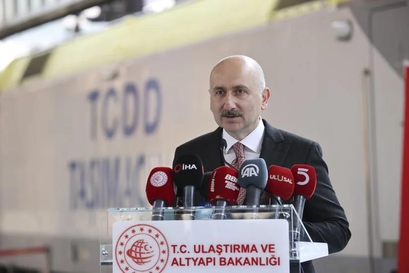 Türkiyəli nazir: “BTQ sayəsində yük daşımalarda Orta Dəhlizdən səmərəli istifadə etmək mümkün olub