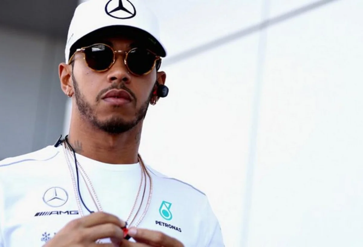 Lüis Hemilton motosikletlə qəza törədib