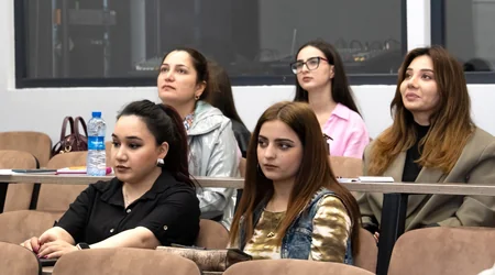 Peşə təhsilli tələbələr üçün kommunikasiya təlimləri keçirilib