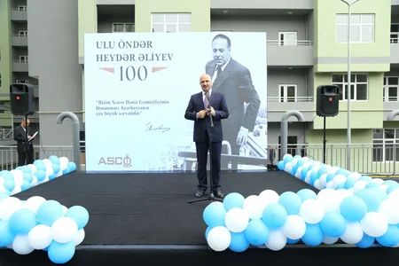 Prezident İlham Əliyevin tapşırığı ilə dənizçilər üçün tikilən yaşayış kompleksi təhvil verilib