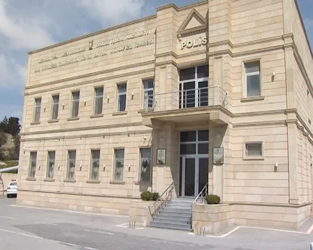 Qadının telefonunu soyğunçuluqla alan şəxsi yaxınlıqdakı polis əməkdaşları zərərsizləşdirib