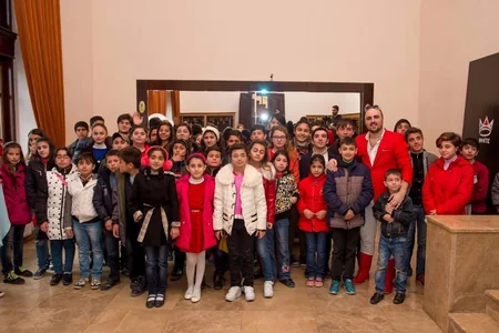 Bakıda uşaqlar üçün pulsuz kopüklü şou keçirilib