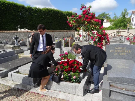Graves of Azerbaijan Democratic Republic statesmen visited in France