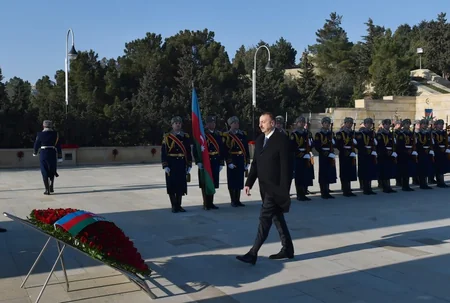 Prezident İlham Əliyev Şəhidlər Xiyabanını ziyarət edib